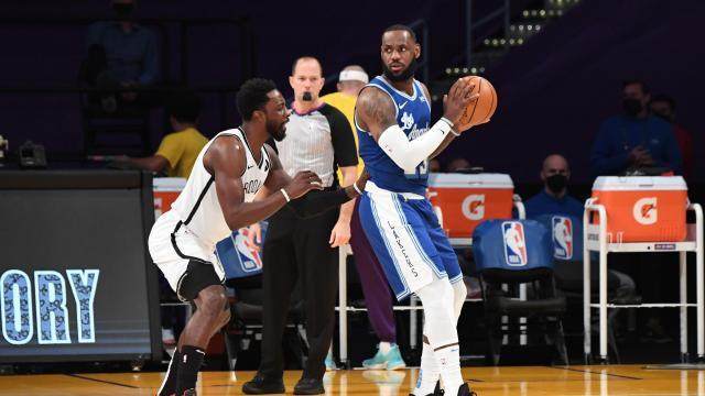 乐鱼体育-官方MVP榜:詹姆斯继续领跑 利拉德杀入前三